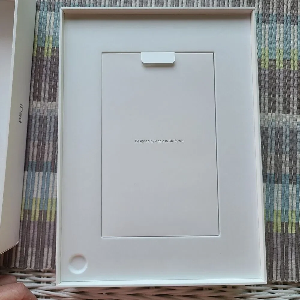 Authentic Replacement BOX ONLY Apple iPad (A16) 2025 WiFi Model A3354 - BOX ONLY